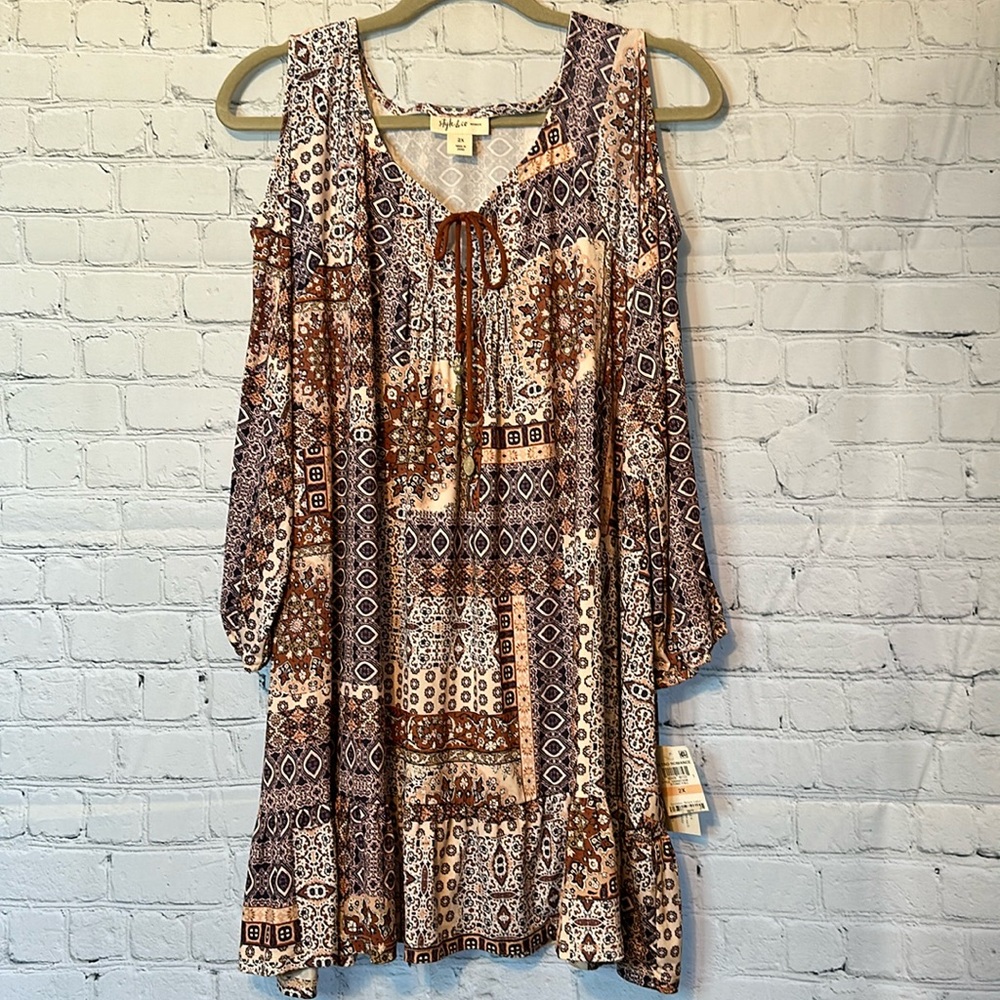 Women’s plus size peek a boo top 2x NEW boho vibe with tassels